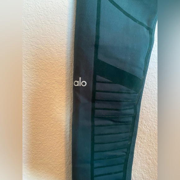 ALO Leggings - Picture 3 of 4